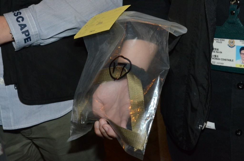 警方檢獲的背囊帶。李子平攝