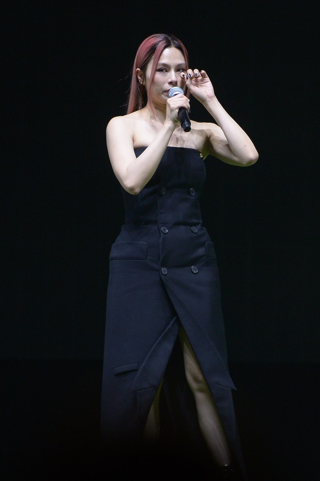 Gin Lee日前在《2023年度叱咤樂壇流行榜頒獎典禮》獲得「叱咤樂壇女歌手」銀獎，以及憑《Dum Dum》登上「專業推介．叱吒十大」第二位！