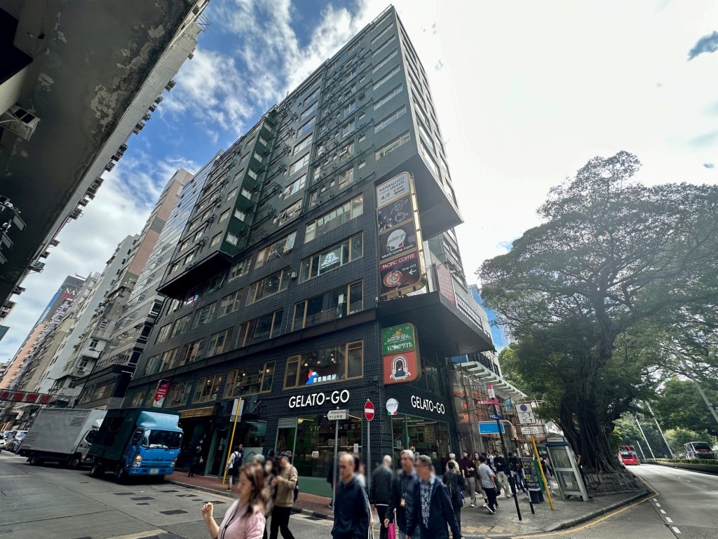 尖沙咀彌敦道176號THE NATE全幢以約2.72億易手。 尖沙咀彌敦道176號THE NATE全幢以約2.72億易手。
