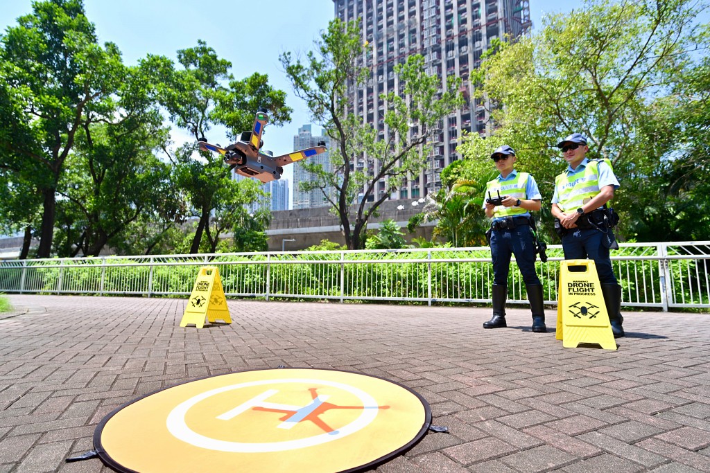 警方使用無人機進行執法。 警方使用無人機進行執法。