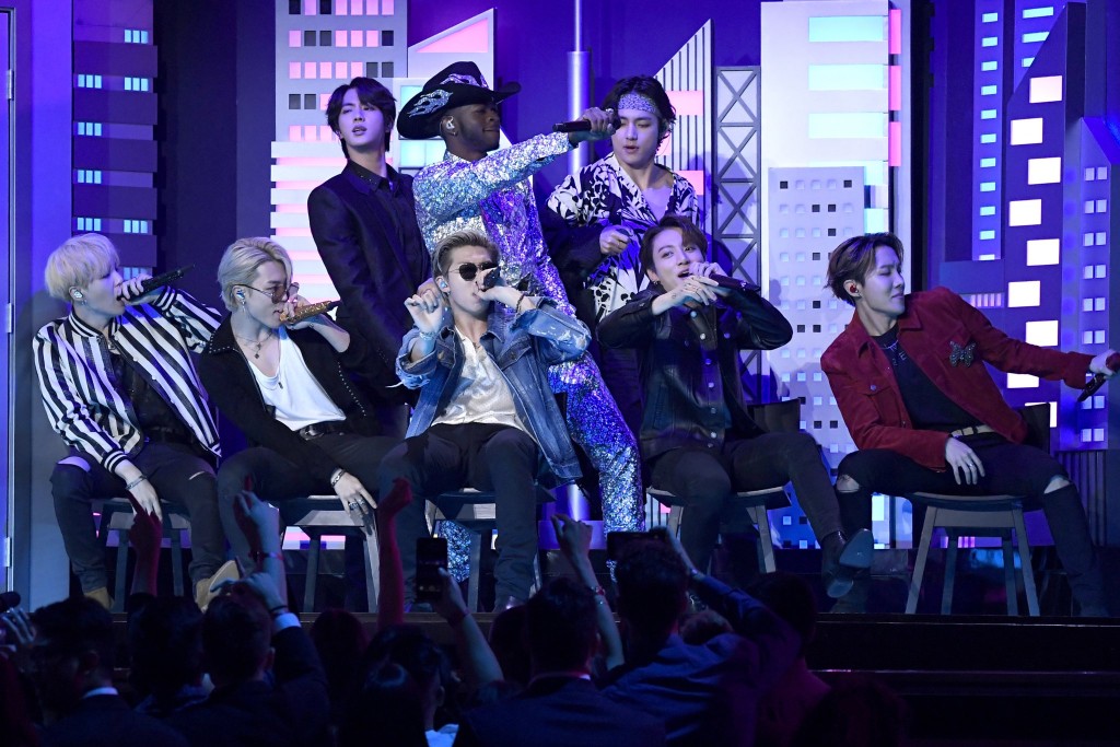 2020年,第62屆格林美,BTS跟Lil Nas 齊表演 《Old Town Road》。