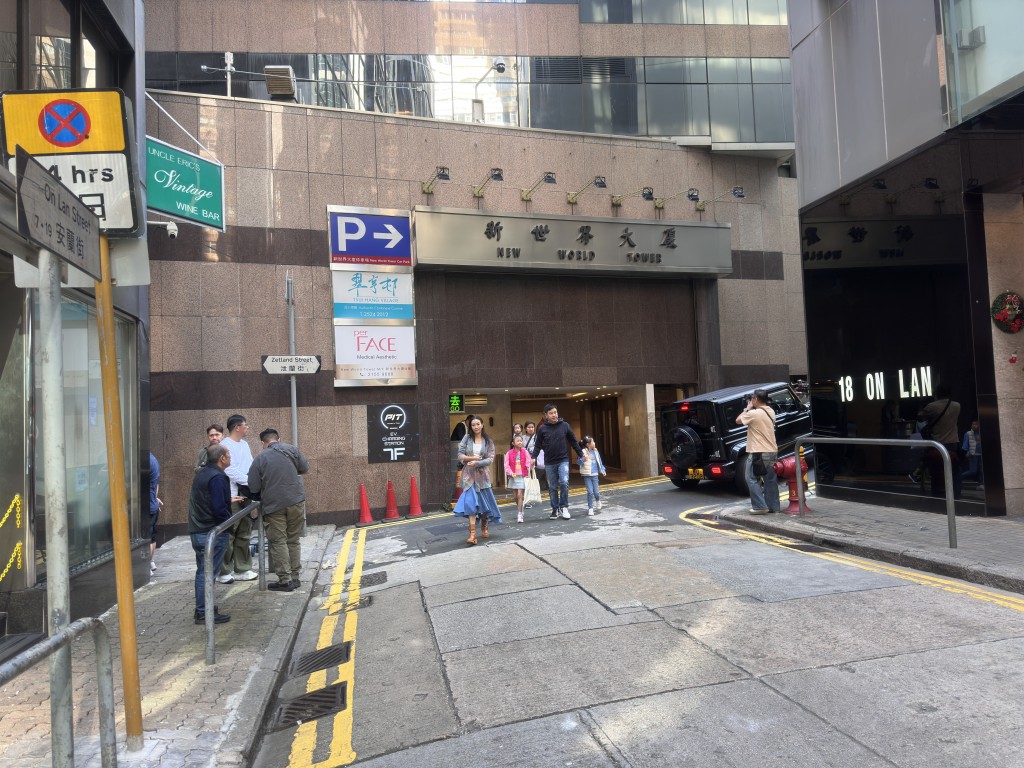 賊車一度停在泄蘭街路旁。梁國峰攝