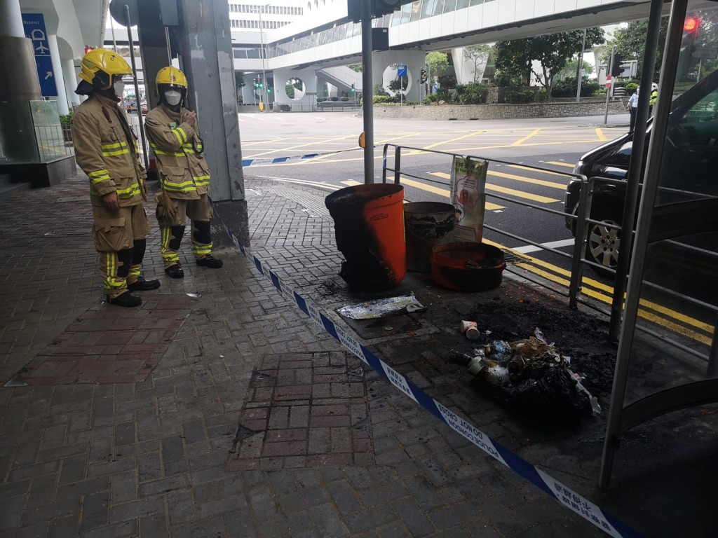 中环街头一垃圾筒发生火警。