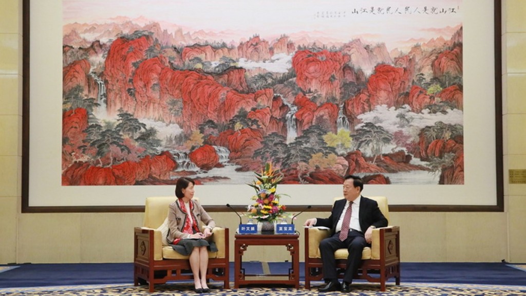 特首辦主任葉文娟指問責官員獲夏寶龍肯定工作。港澳辦網站圖片