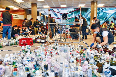 理大實驗室有危險化學物品被盜走。