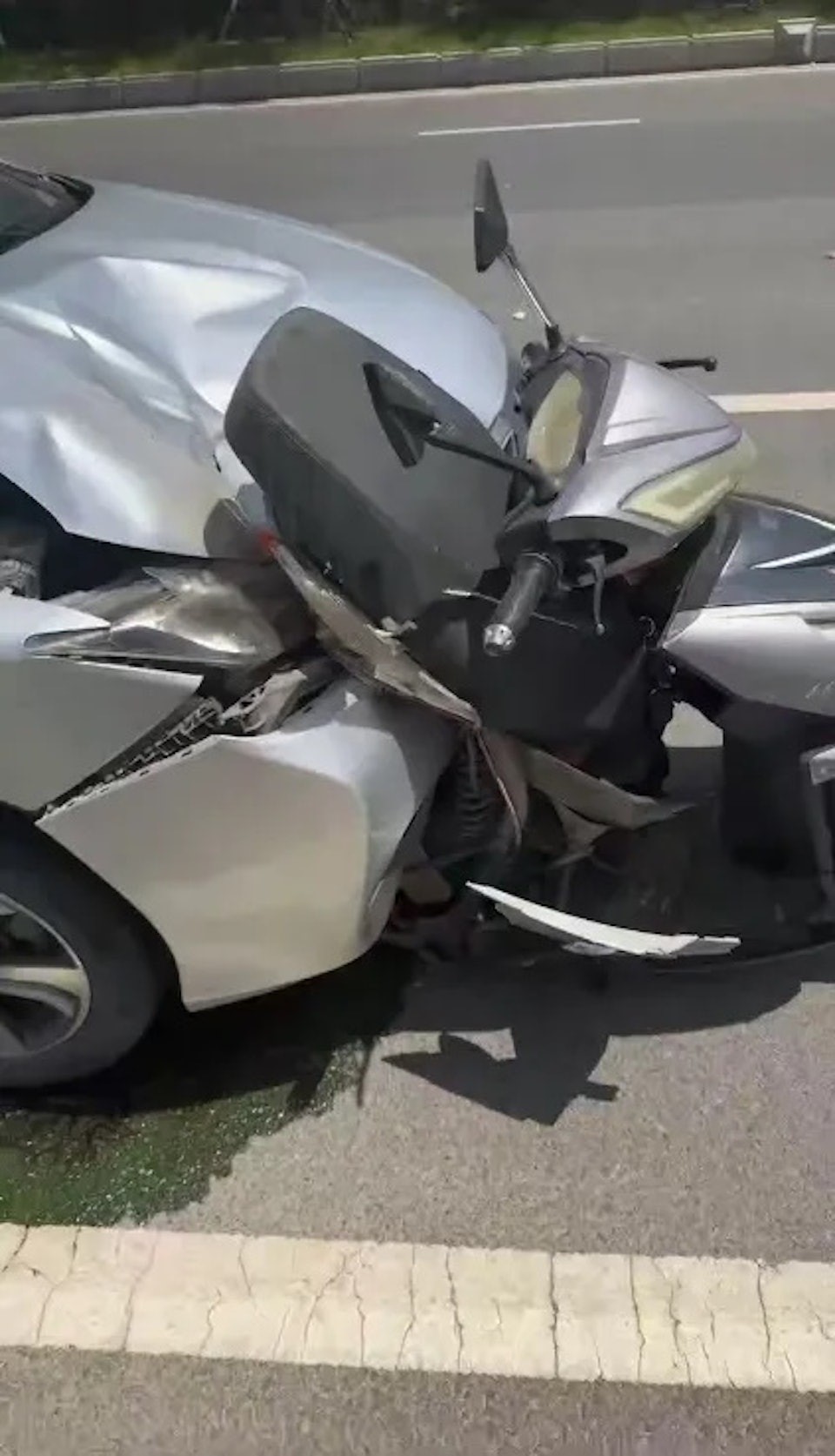 江蘇高中生張俊豪被鄰居駕車蓄意追撞,昏迷14個月後身亡。 江蘇高中生張俊豪被鄰居駕車蓄意追撞,昏迷14個月後身亡。