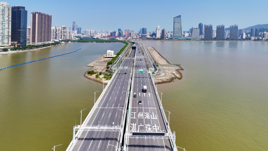 港珠澳大橋交通便利，加上成為港車北上指定口岸，不少港人會到珠海短途旅遊。近日有港人在Threads公開在珠海用餐的經歷，火速成為網絡熱話。(資料相片)