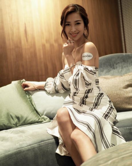 宋熙年遮肚影独照