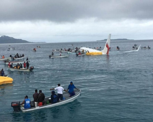 新幾內亞航空PX073航班墜海，機上47人皆安全獲救。（網圖）