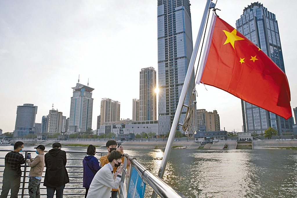 内地为调控楼市，不断出招限购。