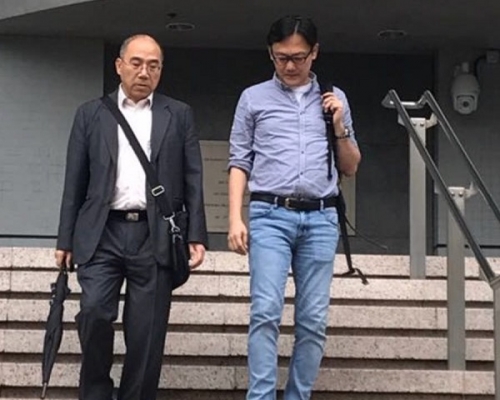 陸劍青(右)被房屋署票控於申報時作虛假陳述,今於裁判法院認罪。