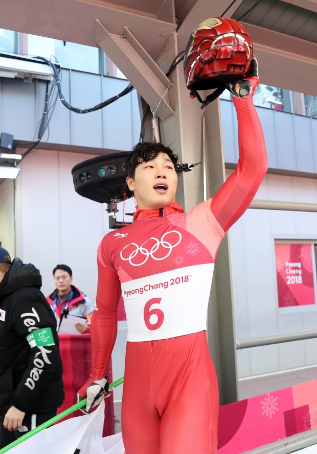 尹誠彬為韓國鋼架雪車運動員，2018年更在平昌冬季奧運會奪下金牌。