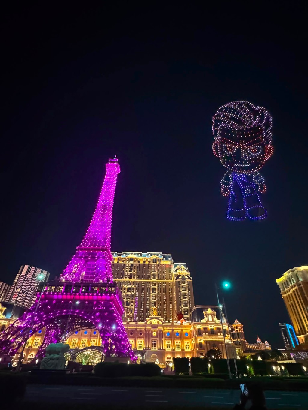 澳門夜空無人機華麗造勢。