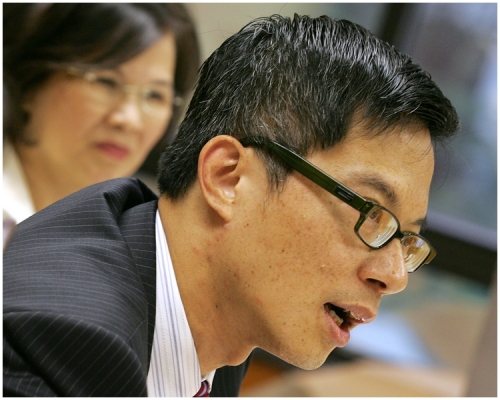 廉署署任执行处首长丘树春(右)。