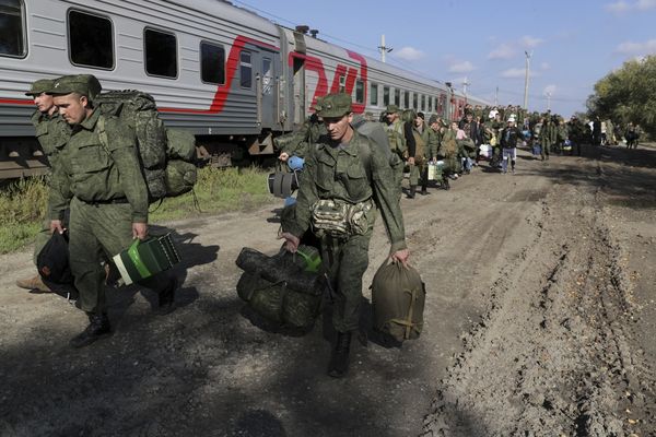 俄罗斯招募外国佣兵，以扩有乌克兰战力。美联社