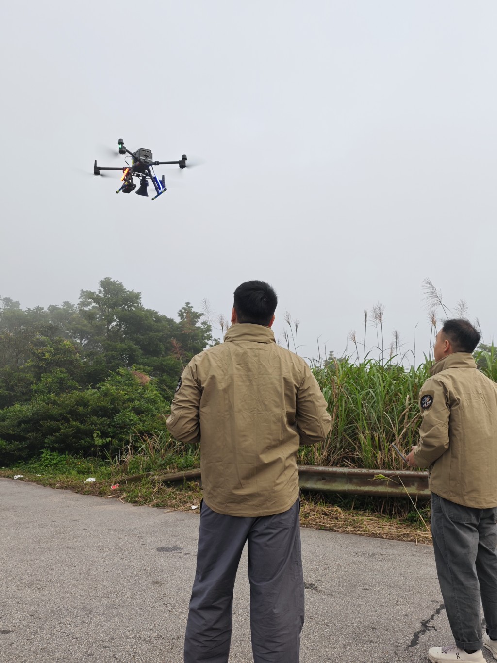 警方使用無人機進行高空廣播及巡視。 警方使用無人機進行高空廣播及巡視。