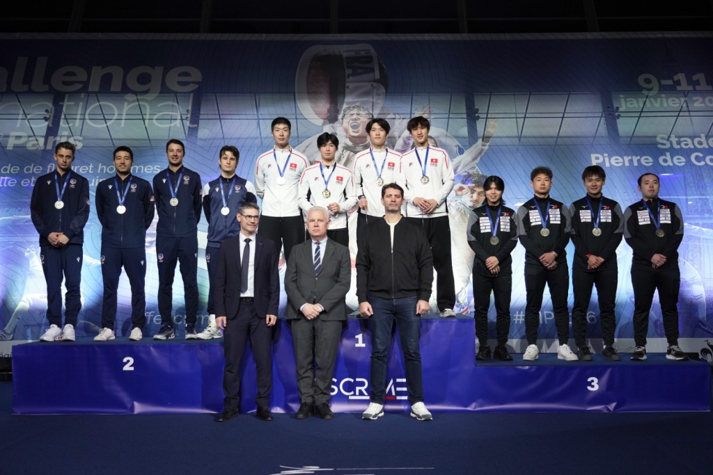 巴黎站世界盃，冠軍是香港隊、亞軍是美國隊（左）、季軍是日本隊（右）。香港劍總圖
