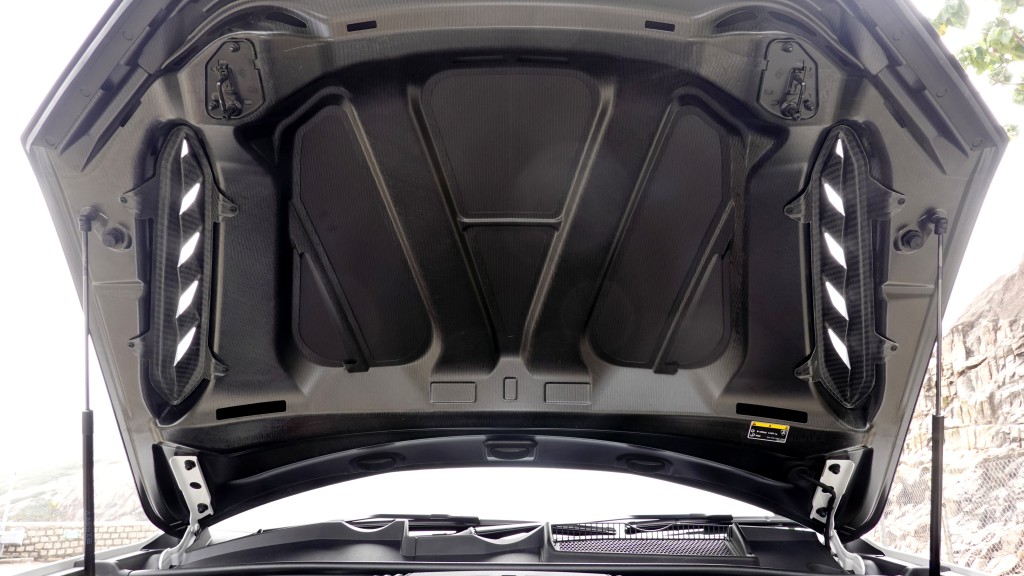 林寶堅尼Lamborghini Urus S採用碳纖維頭冚。