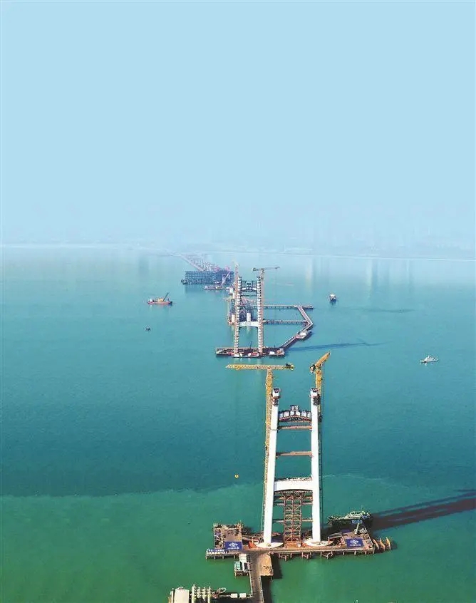 廈金大橋廈門段主塔封頂。 廈金大橋廈門段主塔封頂。