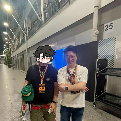 李家誠（右）飛新加坡睇F1。