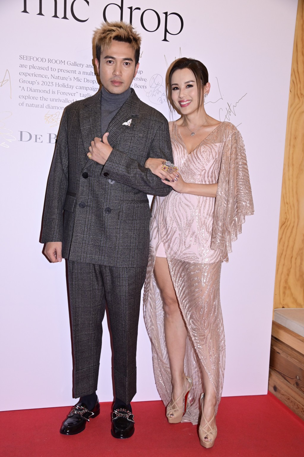 杨洛婷和Dear Jane主音老公Tim将迎来结婚9周年。