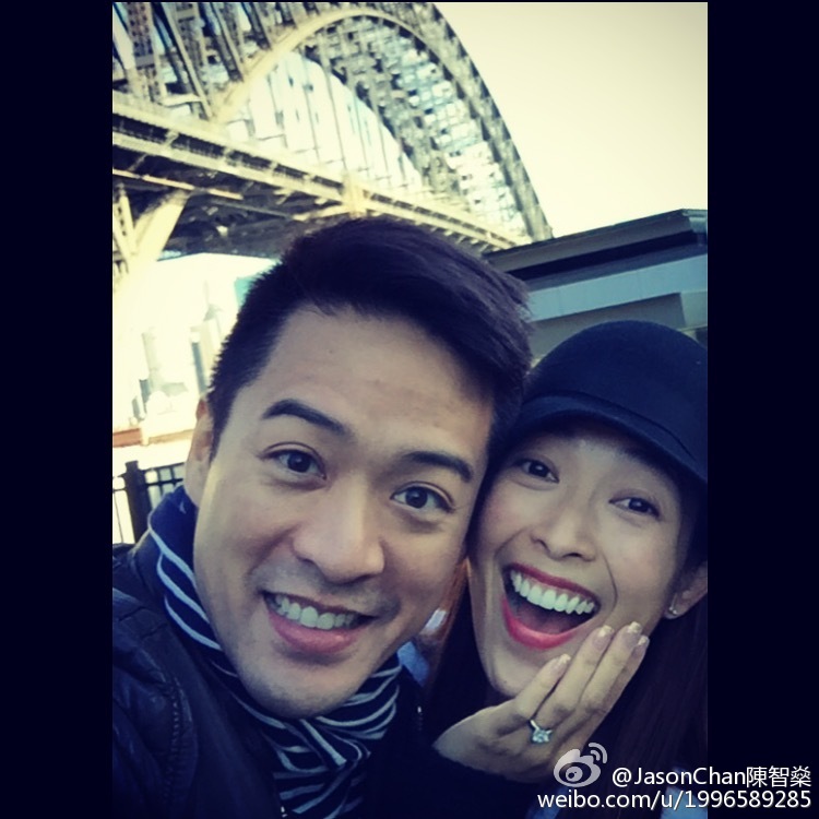 陳智燊（左）2015年在澳洲向宋熙年求婚成功。