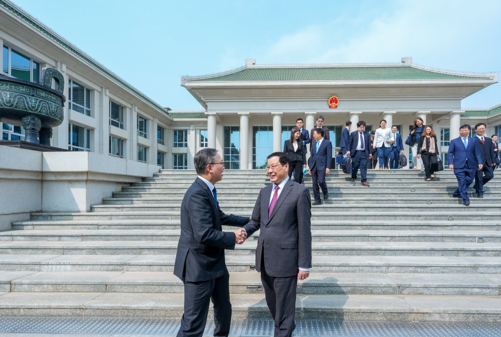 林定國與律政司代表團早前拜訪最高人民檢察院,與檢察長應勇會面。林定國FB圖片 林定國與律政司代表團早前拜訪最高人民檢察院,與檢察長應勇會面。林定國FB圖片