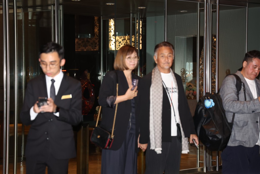 吳岱融夫婦。