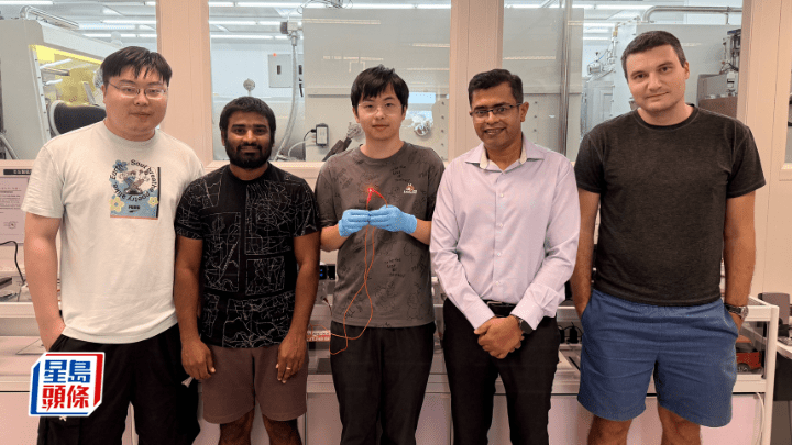 由科技大學領導的研究團隊在量子棒發光二極管（QR-LED）技術上取得重大進展。科大提供