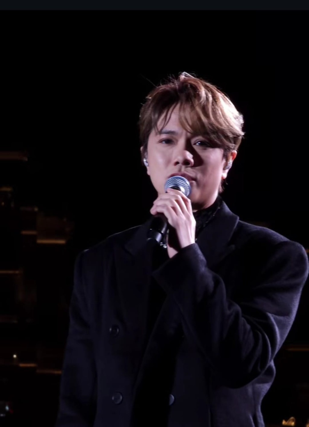 張敬軒︰「好好生活落去。」與香港市民同行。 張敬軒︰「好好生活落去。」與香港市民同行。