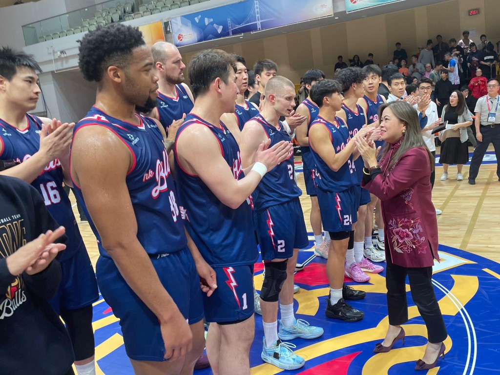 她指兩隊打得非常精彩，結果「金牛由頭帶到尾贏102:85！」。