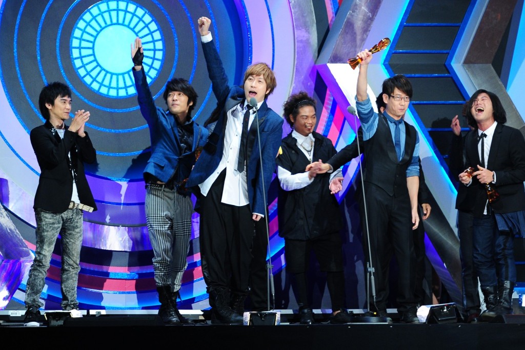五月天2006年以《第二人生》於台灣金曲獎第4度奪下最佳樂團獎，當年五月天入圍7項最後橫掃6個獎項，成為當晚大贏家。