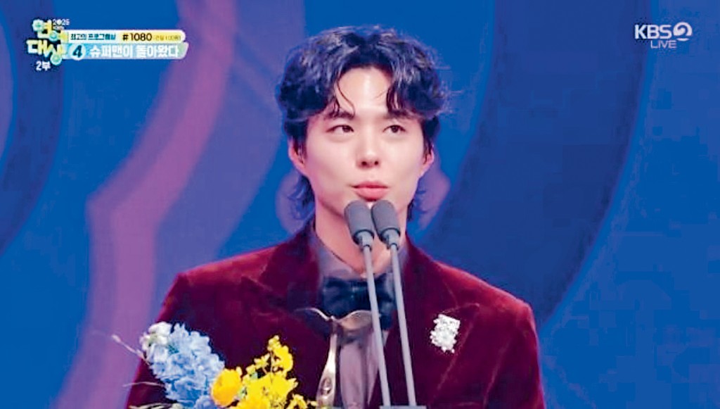 朴寶劍領獎長氣致謝完又道歉，超級萌！