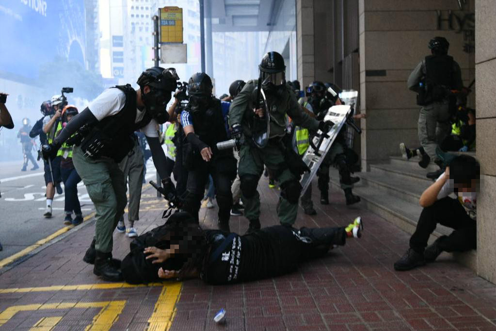 警方銅鑼灣制服多人