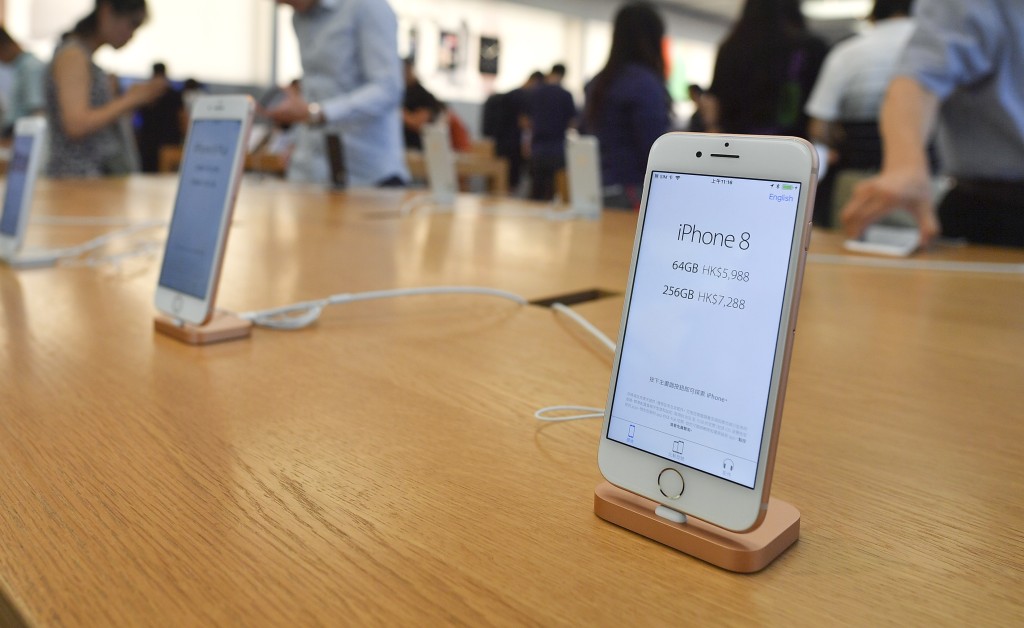 有iPhone 8懷疑電池發脹。資料圖片