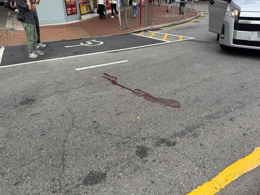 現場血跡斑斑。