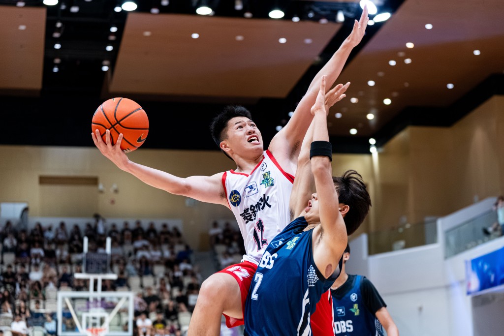 裘錦秋中學（葵涌）擊敗勁敵拔萃男書院，以45比38榮登男子組寶座。公關發相