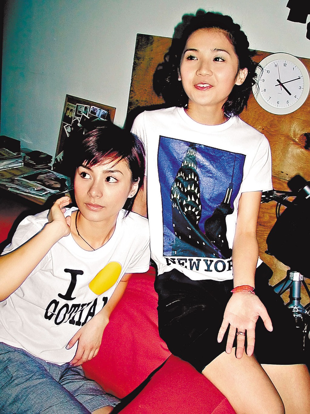 阿娇（左）2001年与阿Sa组Twins出道，立即爆红。