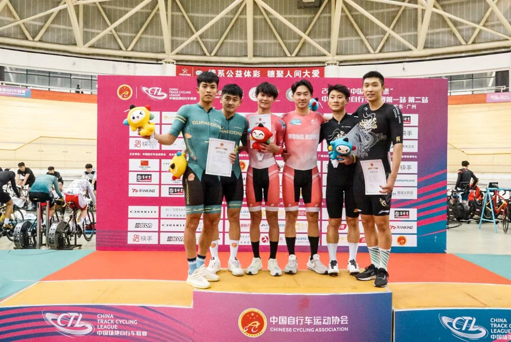 成年男子麥迪遜賽冠軍，朱浚瑋及梁峻榮。  香港單車總會圖片