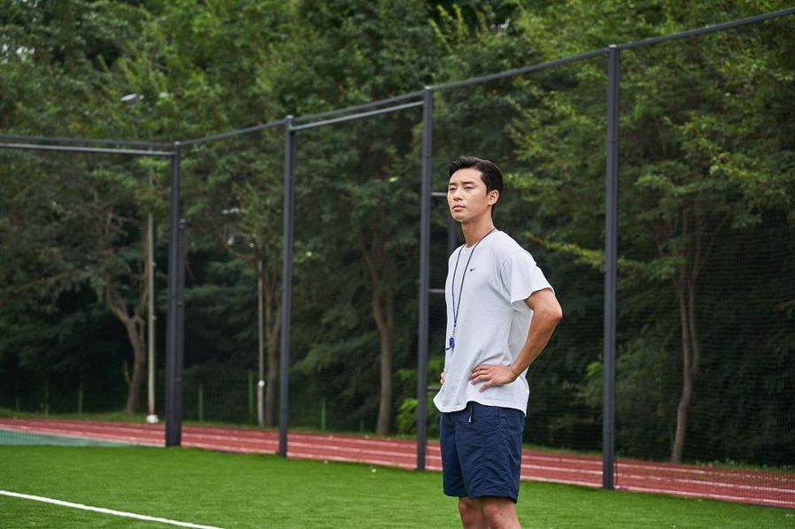 朴叙俊在韩片《Dream》中饰演足球员。