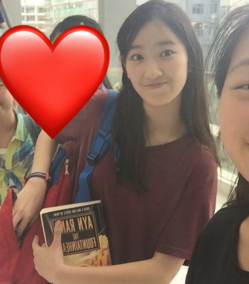 林愷鈴愛看不同類型的書本。