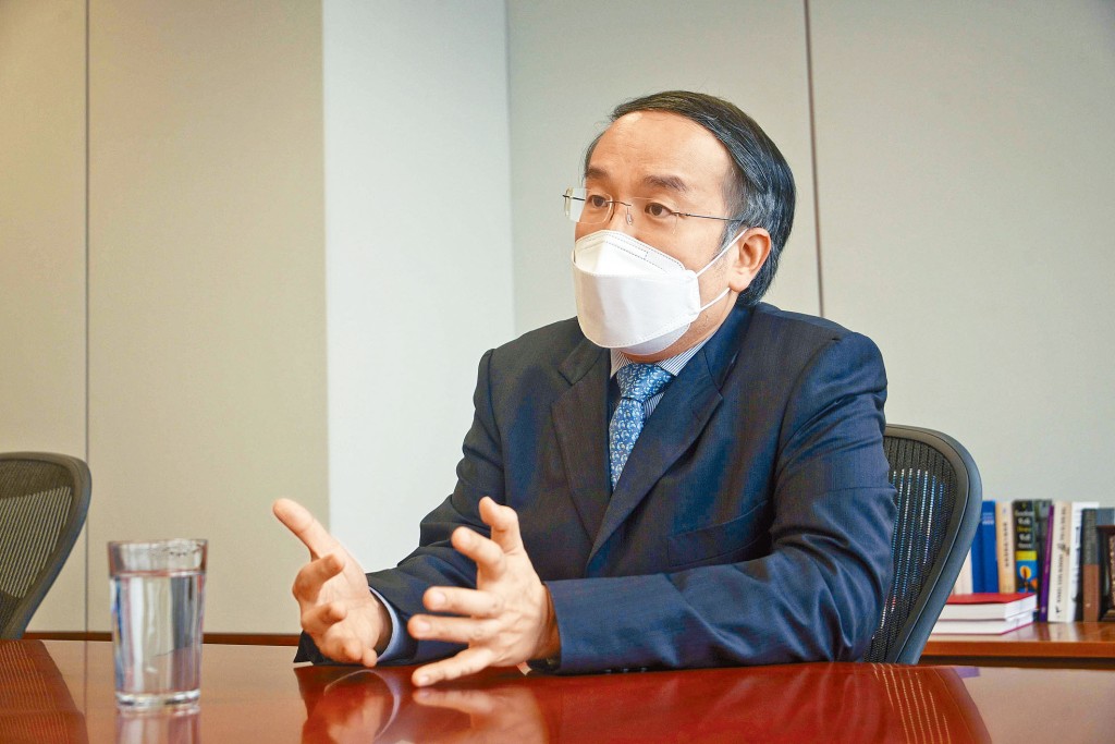 許正宇表示「人才荒」會為香港帶來挑戰，故此會積極吸納本地和非本地人才，豐富人才庫。