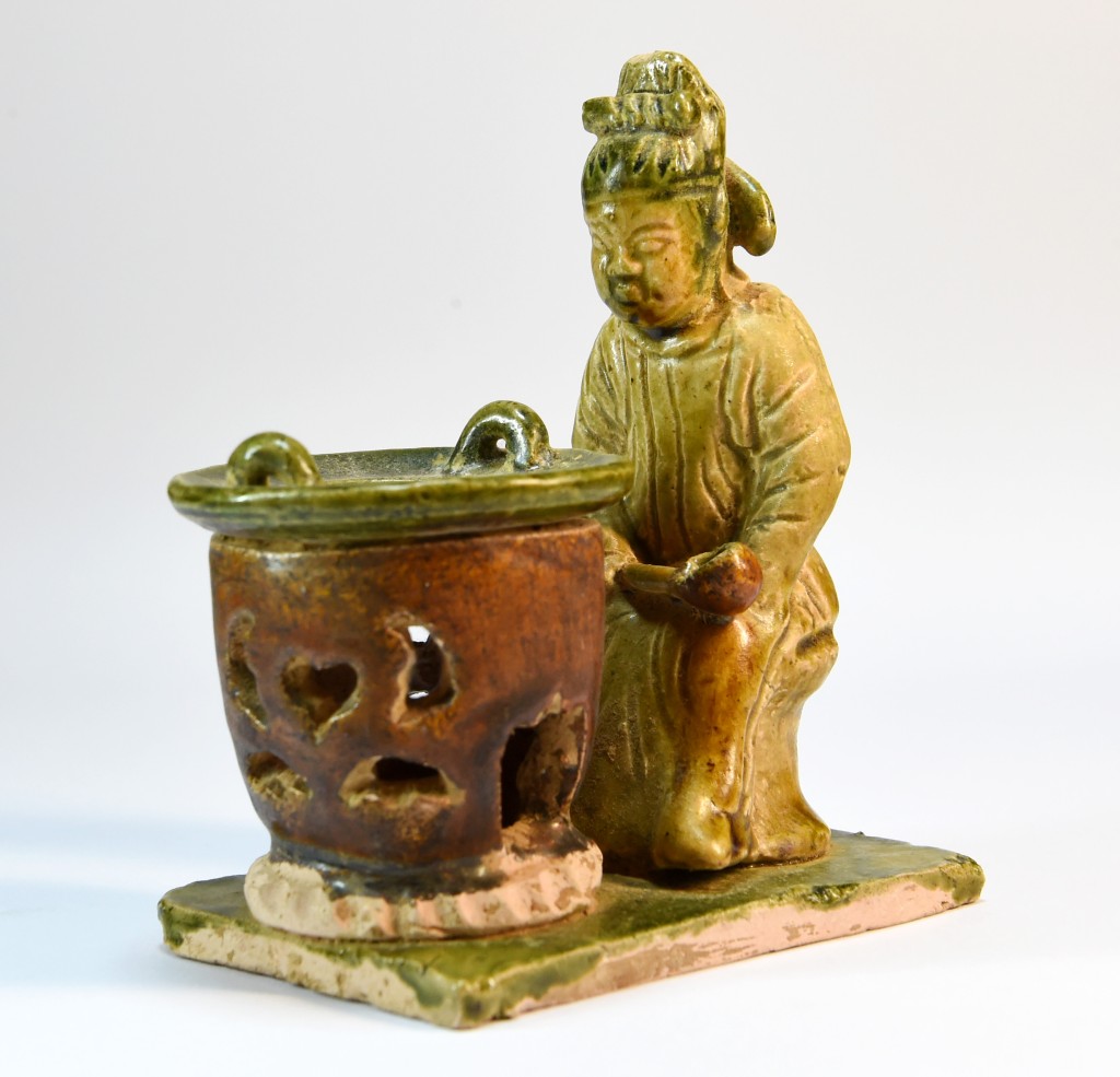 「陸羽煮茶圖」唐三彩 (新華社圖片)
