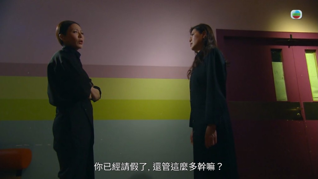 宿敵「熊尚善」滕麗名一語道破勸她放手。 宿敵「熊尚善」滕麗名一語道破勸她放手。