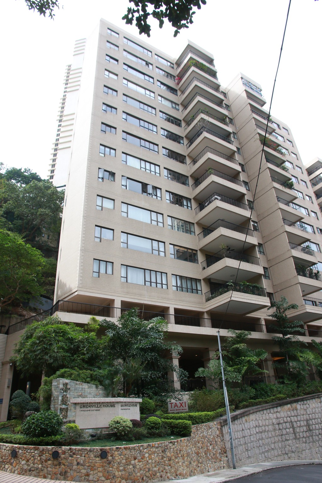 兩度獲得香港電影金像獎最佳男主角的藝人張家輝，最新沽售中半山嘉慧園高層戶，作價1.32億元。