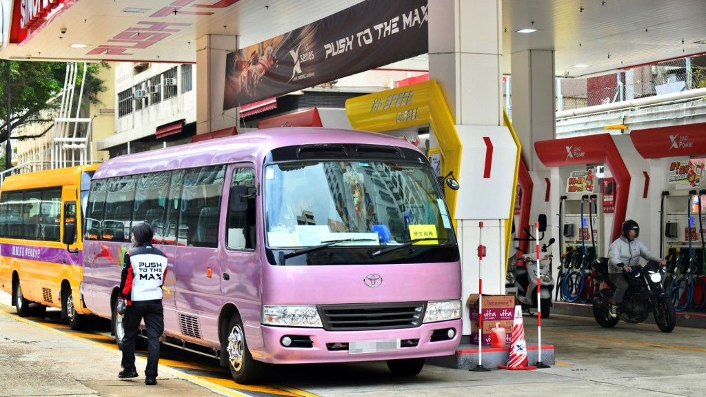 油價持續上升，對商用車影響大。資料圖片