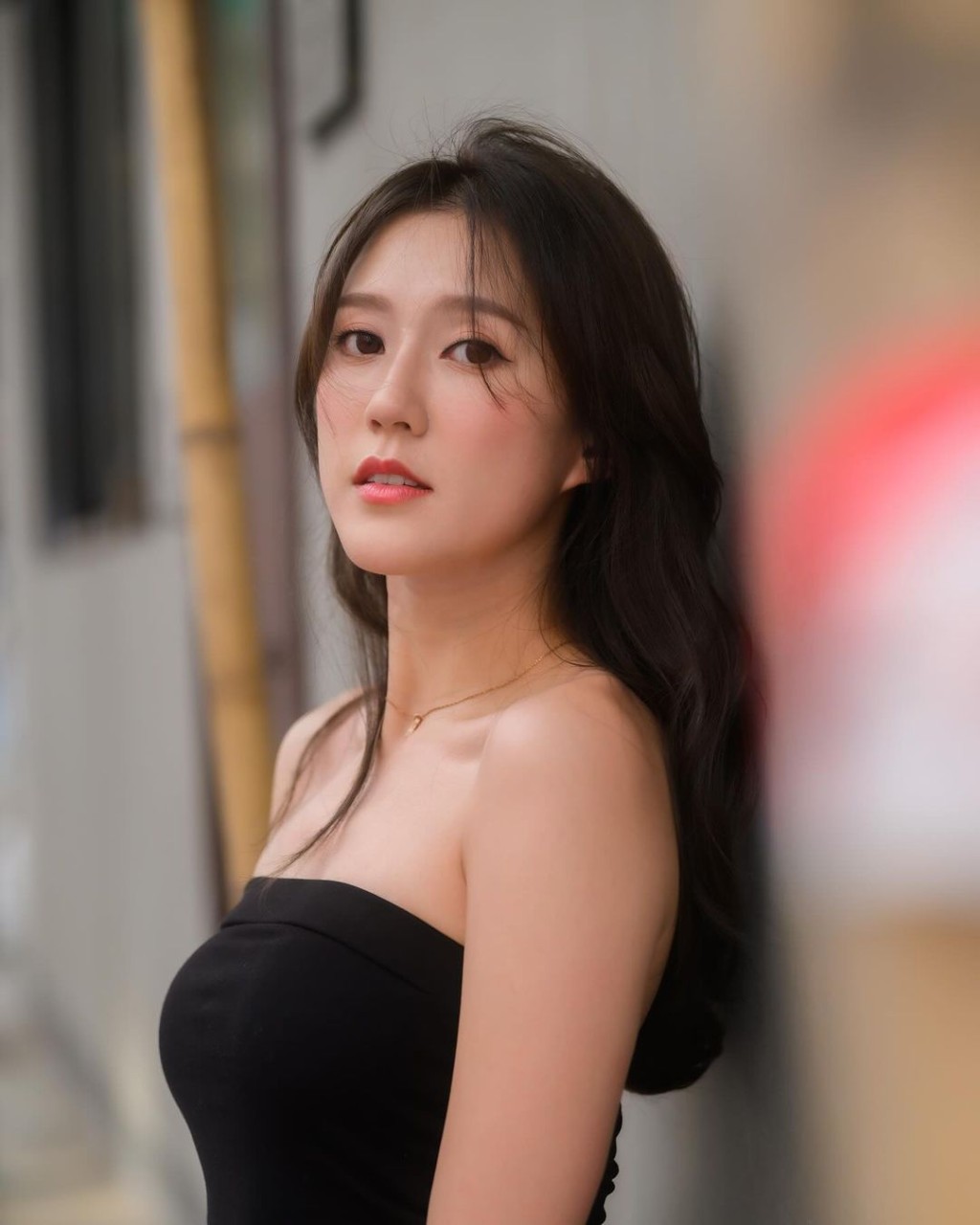 罗雪妍近年演出机会不断，拍过《新闻女王》、《美丽战场》、《白色强人II》、《新四十二章》、《婚后事》等剧集，人气不俗。