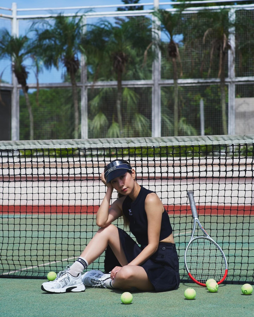 早前為Dior拍攝，還在網球場。
