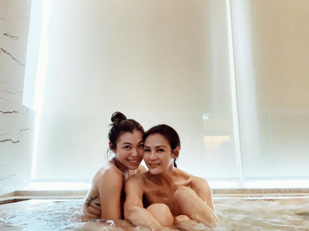 Kayla特意在IG發放母女出浴照。Kayla IG圖