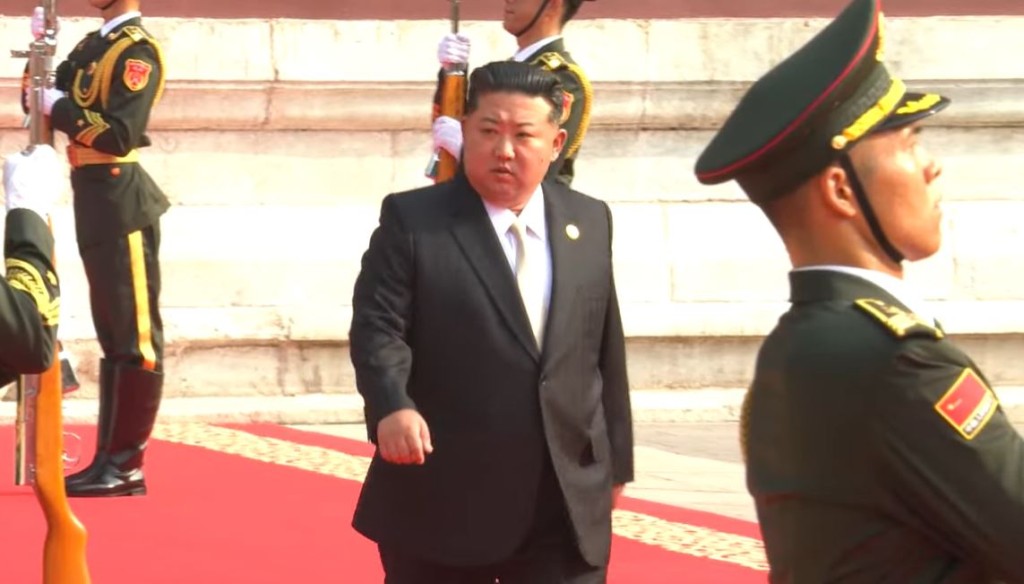 金正恩抵達現場。 金正恩抵達現場。
